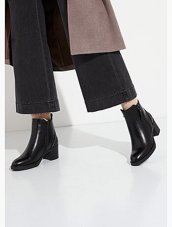 Botas con cremallera y tacones con tachuelas - afibel
