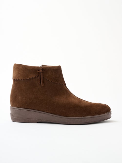 Botas de ante anchas y cómodas con cremallera y forro de piel - afibel - Kiabi