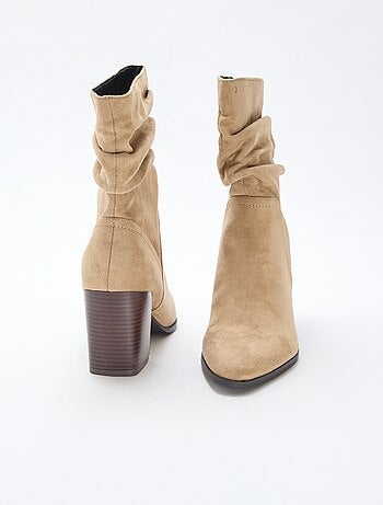 Botas de antelina con efecto plisado