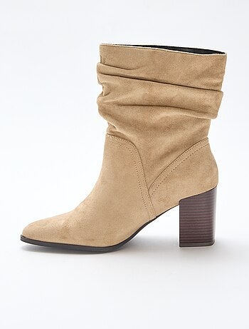 Botas de antelina con efecto plisado
