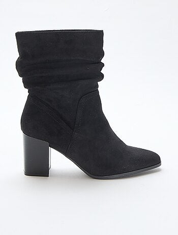 Botas de antelina con efecto plisado