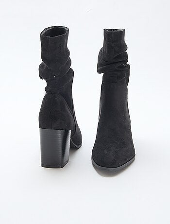 Botas de antelina con efecto plisado