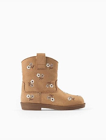 Botas de antelina con flores bordadas