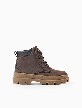 Botas de montaña de antelina con cordones