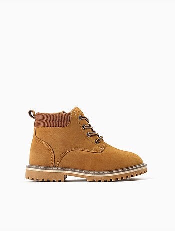 Botas de montaña de antelina con cordones