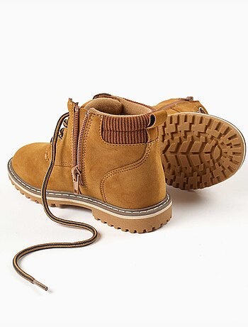 Botas de montaña de antelina con cordones