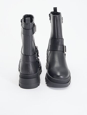 Botas moteras con correas fantasía