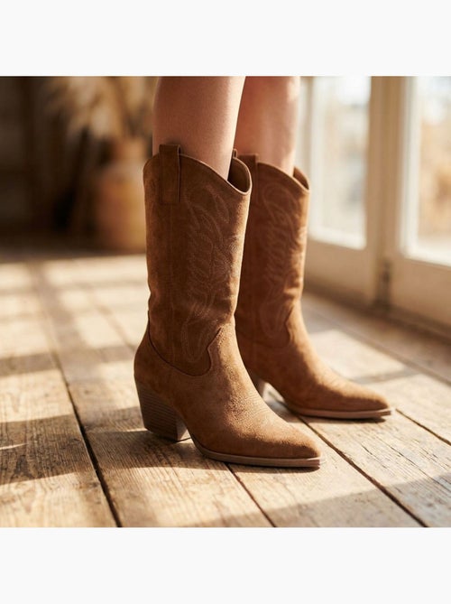 Botas Santiag Mujer Caña Alta Gamuza Tacón Bloque 6 cm Punta Fina OZABI - Kiabi Botas Santiag Mujer Caña Alta Gamuza Tacón Bloque 6 cm Punta Fina OZABI - Kiabi