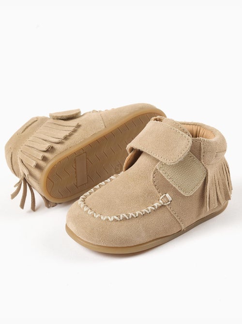 Botines Barefoot de ante con flecos y tira autoadherente - Kiabi Botines Barefoot de ante con flecos y tira autoadherente - Kiabi