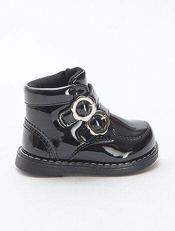 Botines charol con velcro