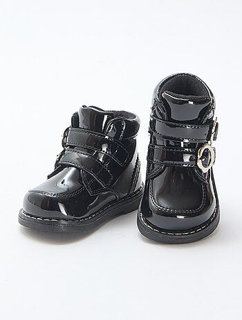 Botines charol con velcro