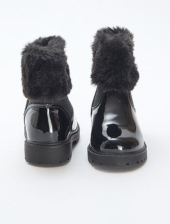 Botines charolados con efecto peluche