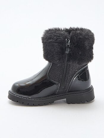 Botines charolados con efecto peluche