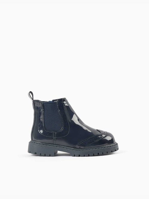 Botines chelsea de charol con detalles perforados - Kiabi