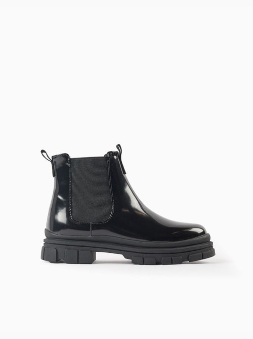 Botines chelsea de charol con suela antideslizante - Kiabi Botines chelsea de charol con suela antideslizante - Kiabi