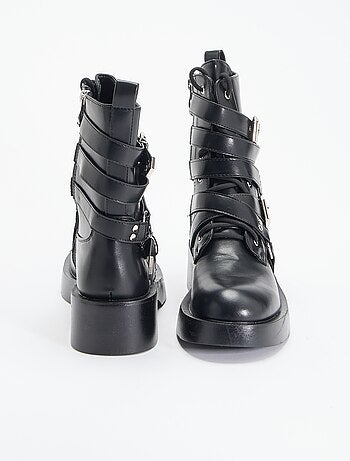 Botines con correas