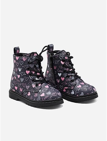 Botines con detalle de corazón