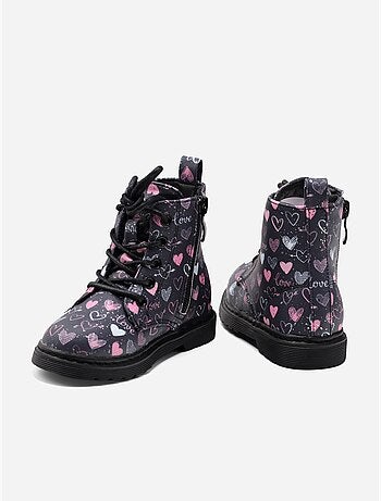 Botines con detalle de corazón