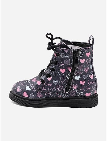 Botines con detalle de corazón
