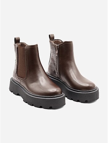 Botines con efecto cocodrilo