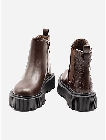 Botines con efecto cocodrilo