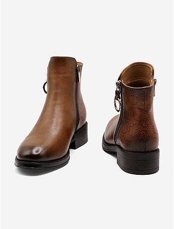 Botines con efecto cocodrilo