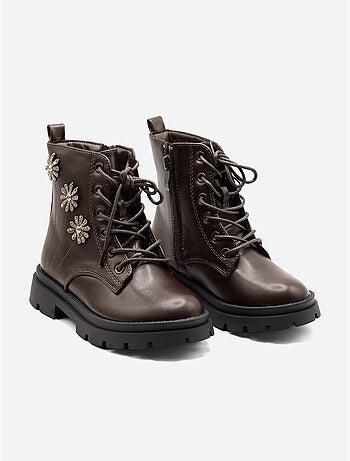 Botines con motivos decorativos