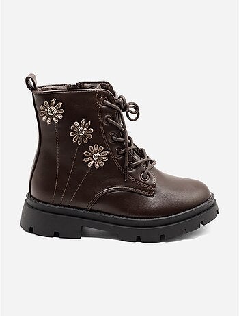 Botines con motivos decorativos