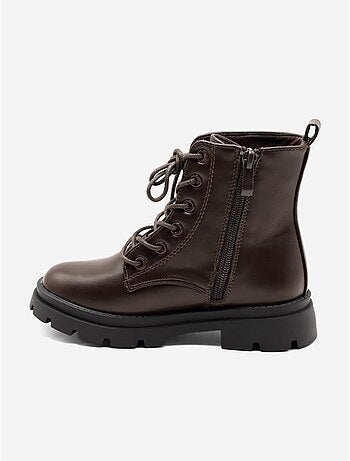 Botines con motivos decorativos