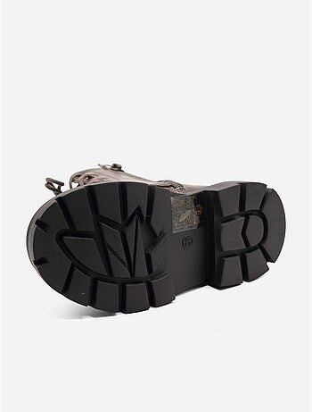 Botines con motivos decorativos