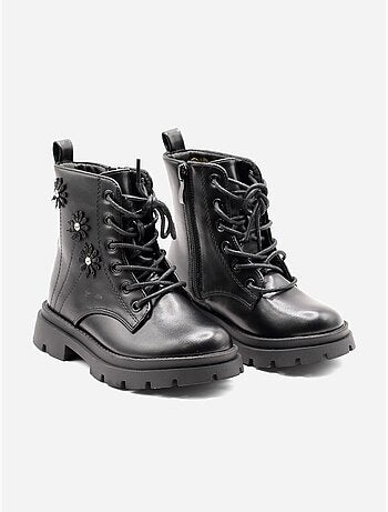 Botines con motivos decorativos