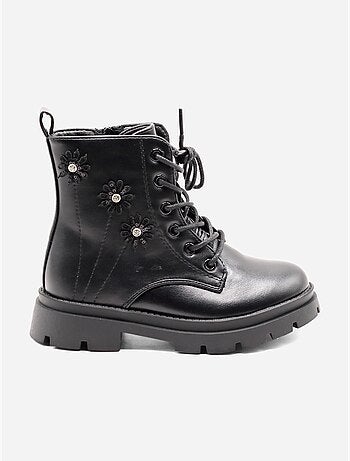 Botines con motivos decorativos