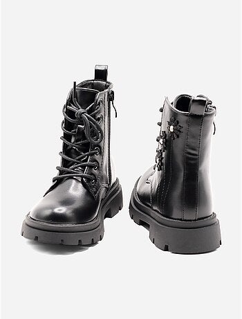 Botines con motivos decorativos