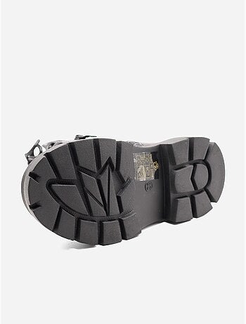 Botines con motivos decorativos