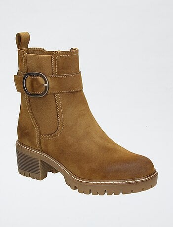 Botines con suela dentada