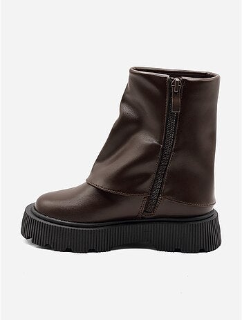 Botines con suela dentada