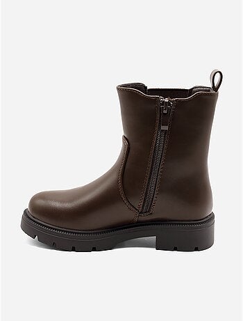 Botines con suela dentada