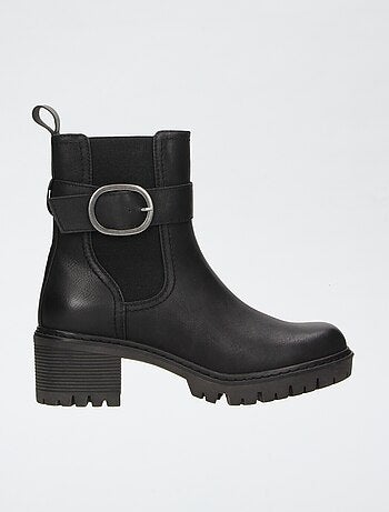 Botines con suela dentada