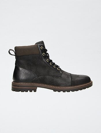 Botines con suela dentada