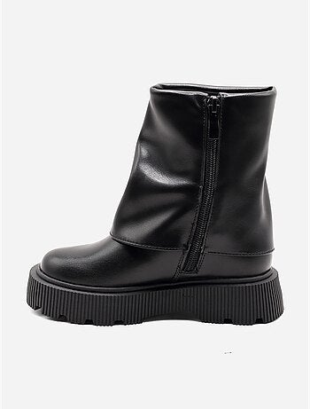 Botines con suela dentada
