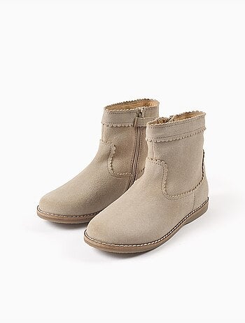 Botines de ante con efecto festoneado