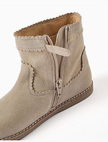 Botines de ante con efecto festoneado