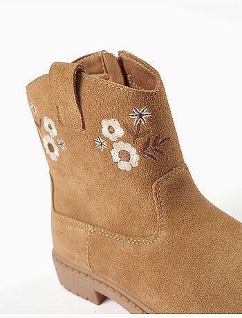 Botines de ante con flores bordadas