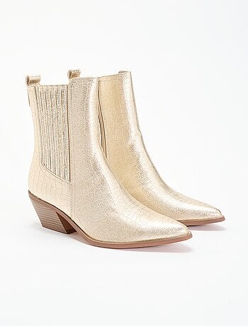 Botines de efecto charol y texturizados con tacón