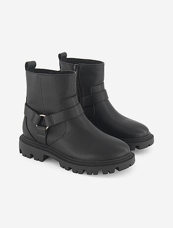 Botines de polipiel con correas decorativas