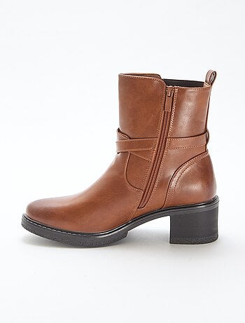 Botines elásticos con correas