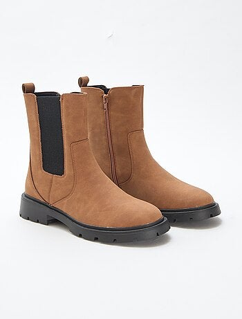 Botines modelo Chelsea de material sintético con fuelles elásticos
