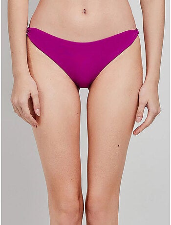 Braga bikini clásica con cruce de tejido en laterales