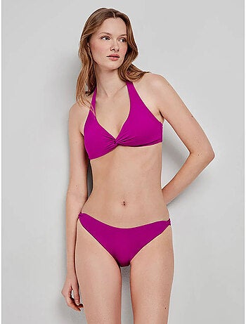 Braga bikini clásica con cruce de tejido en laterales
