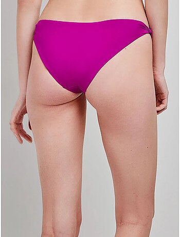 Braga bikini clásica con cruce de tejido en laterales